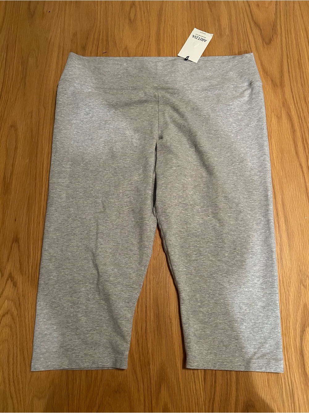 Aritzia HomeStretch Smooth Lofi Capri Color Heather Chrome, Size XL NWT
